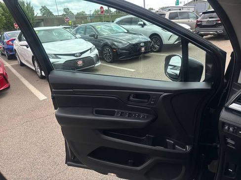 Used 2025 Honda Odyssey EX-L image 34