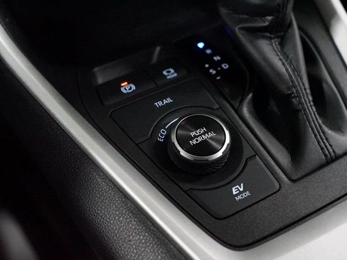 Certified 2025 Toyota RAV4 LE AWD/4WD image 21