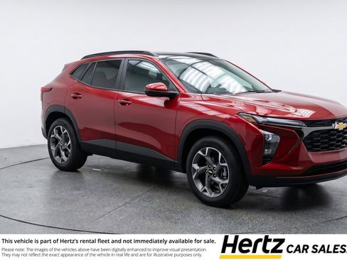 Used 2025 Chevrolet Trax LT FWD image 1