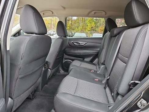 Used 2018 Nissan Rogue SV image 10