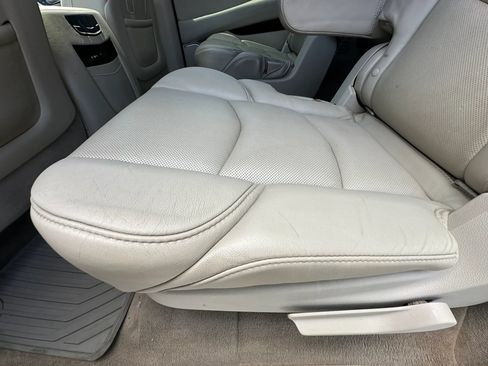 Used 2016 Cadillac Escalade ESV Luxury AWD/4WD image 33