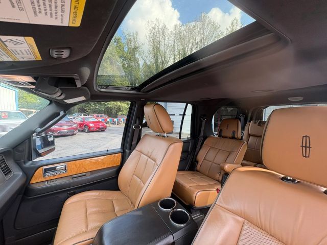 Used 2013 Lincoln Navigator 4WD image 22