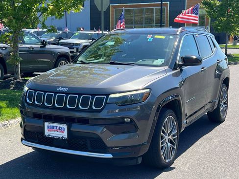 Used 2022 Jeep Compass Limited w/ Elite Group AWD/4WD image 2