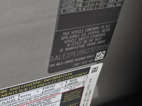 Used 2025 Land Rover Defender 110 X-Dynamic SE AWD/4WD image 33