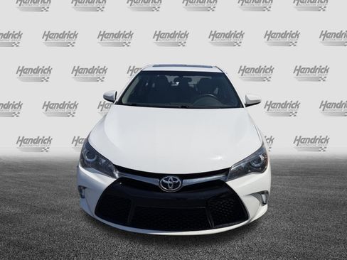 Used 2017 Toyota Camry SE w/ Moonroof Package FWD image 3