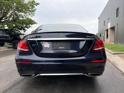 Used 2017 Mercedes-Benz E 300 4MATIC image 4