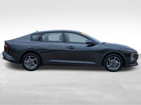 Used 2025 Kia K4 LXS image 8