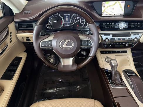 Used 2017 Lexus ES 350 w/ Luxury Package FWD image 15