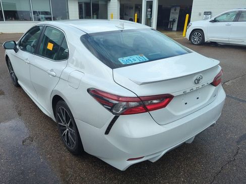 Used 2023 Toyota Camry SE FWD image 6
