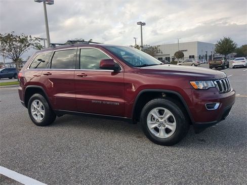 Used 2017 Jeep Grand Cherokee Laredo image 2