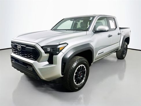 Used 2024 Toyota Tacoma TRD Off-Road image 3