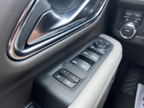 Used 2023 GMC Yukon SLT w/ SLT Premium Package AWD/4WD image 17