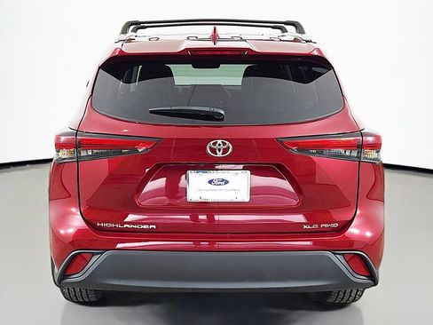 Used 2023 Toyota Highlander XLE AWD/4WD image 15