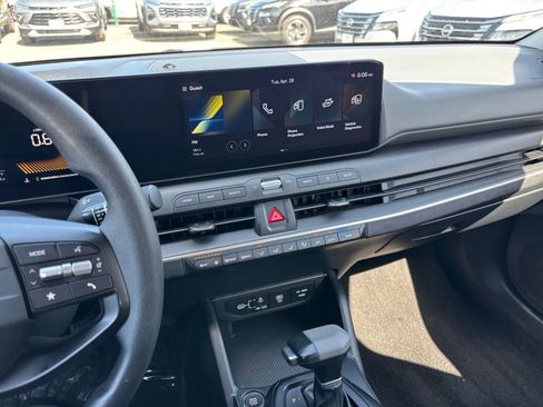 Used 2025 Kia K4 LXS FWD image 17
