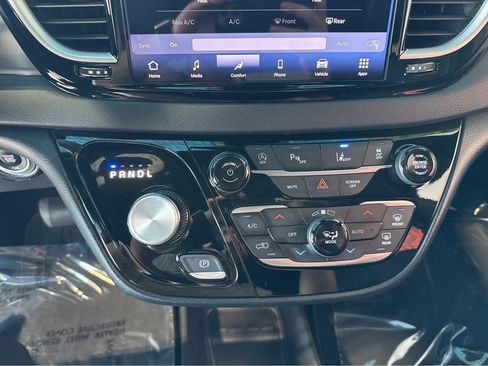 Used 2025 Chrysler Pacifica Select FWD image 27