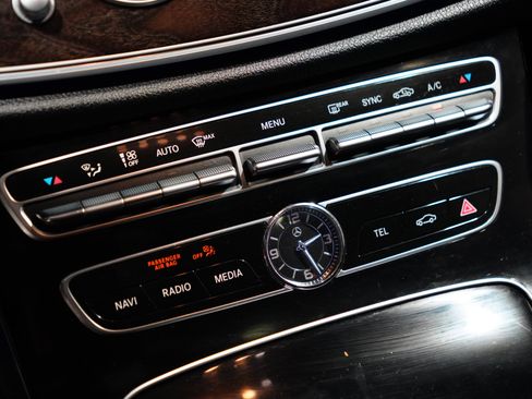 Used 2018 Mercedes-Benz E 300 4MATIC w/ Premium 1 Package image 9