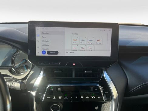 Certified 2023 Toyota Venza Nightshade image 19