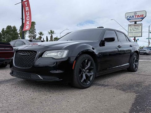 Used 2022 Chrysler 300 Touring w/ Sport Appearance Package image 4