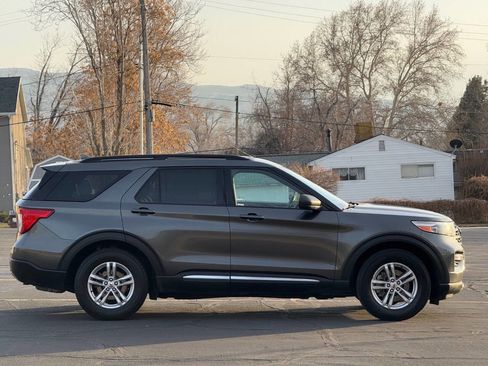 Used 2020 Ford Explorer XLT w/ Equipment Group 202A image 4