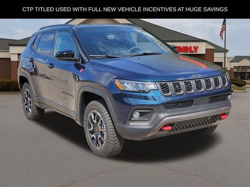 New 2026 Jeep Compass Trailhawk w/ Trailer Tow Group AWD/4WD image 2