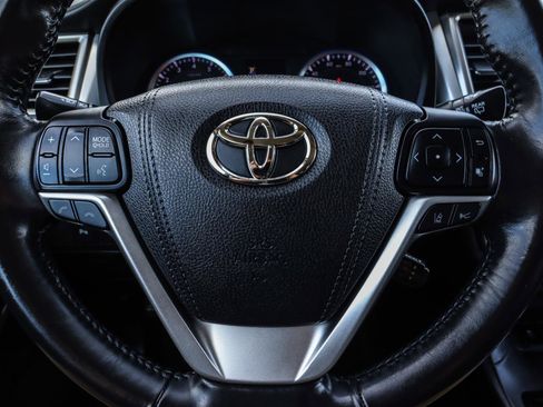 Used 2017 Toyota Highlander Limited image 15