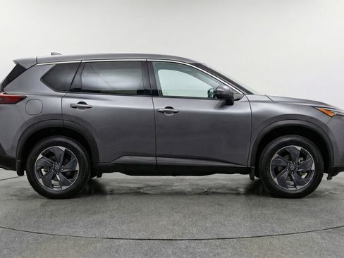 Used 2025 Nissan Rogue SV image 11