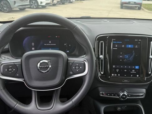 Used 2025 Volvo XC40 B5 Core AWD/4WD image 17