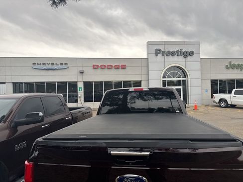 Used 2018 Ford F150 Lariat w/ Equipment Group 502A Luxury AWD/4WD image 10