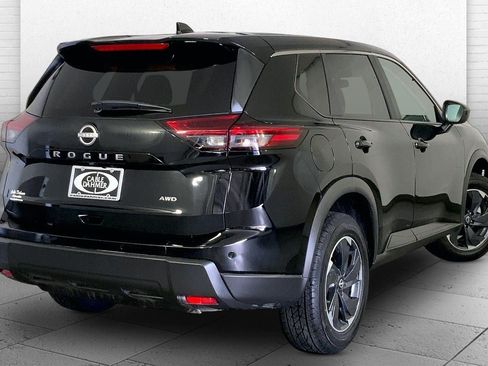 Used 2025 Nissan Rogue SV AWD/4WD image 13