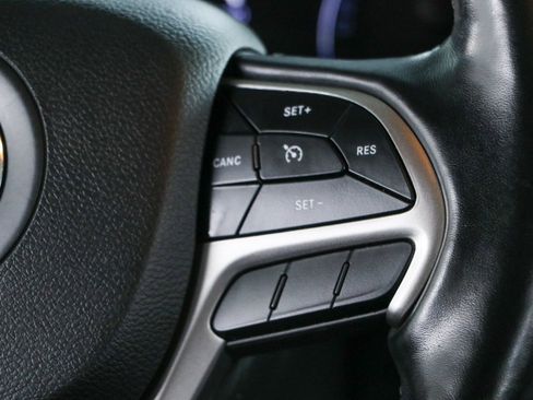 Used 2021 Jeep Grand Cherokee Laredo X AWD/4WD image 14