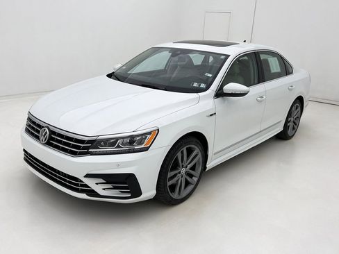 Used 2019 Volkswagen Passat 2.0T SE R-Line FWD image 4