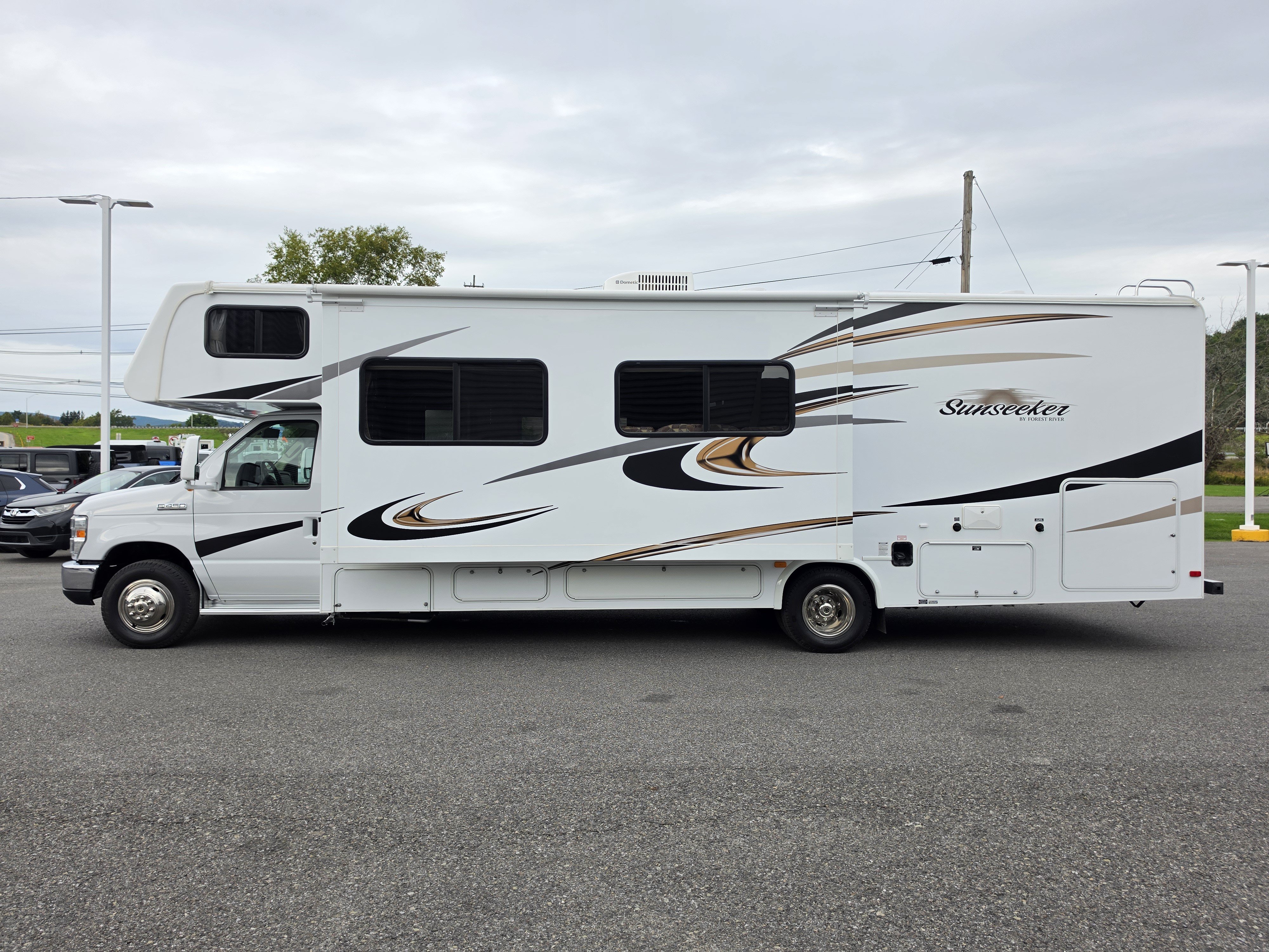 Used 2012 Ford E-450 and Econoline 450 Super Duty w/ Motorhome Prep Pkg RWD image 6