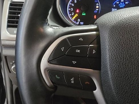 Used 2018 Jeep Grand Cherokee Altitude RWD image 28