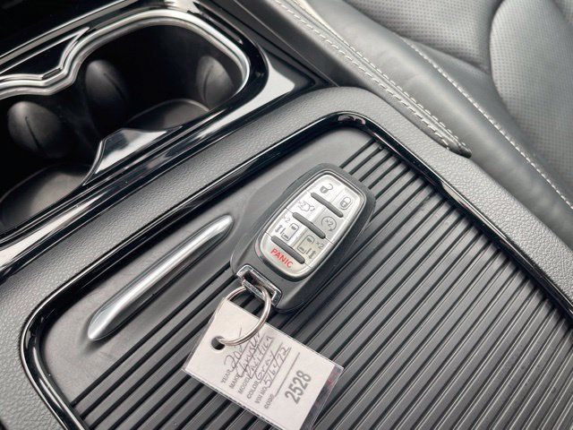 Used 2025 Chrysler Pacifica Limited FWD image 28