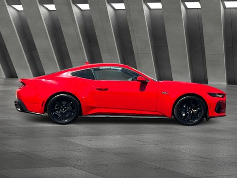 Used 2025 Ford Mustang GT RWD image 3