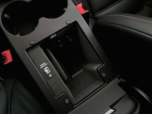 Used 2025 Porsche Macan image 29