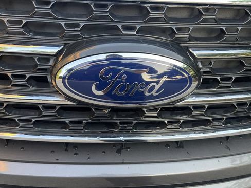 Used 2022 Ford Explorer XLT w/ Equipment Group 202A AWD/4WD image 27