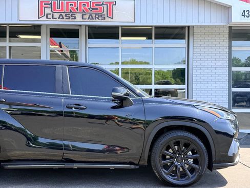 Used 2023 Toyota Highlander L FWD image 11