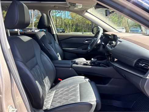 Used 2023 Nissan Rogue Platinum w/ Platinum Premium Package image 11