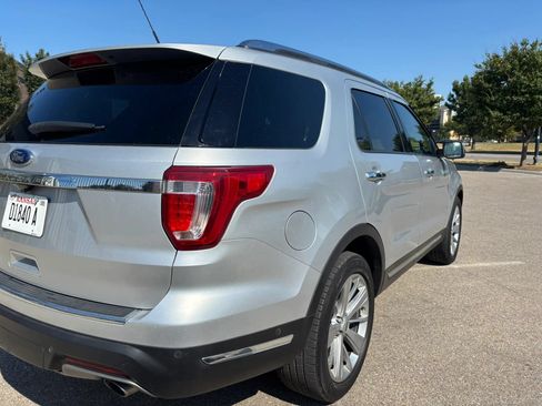 Used 2018 Ford Explorer Limited w/ Equipment Group 301A FWD image 7