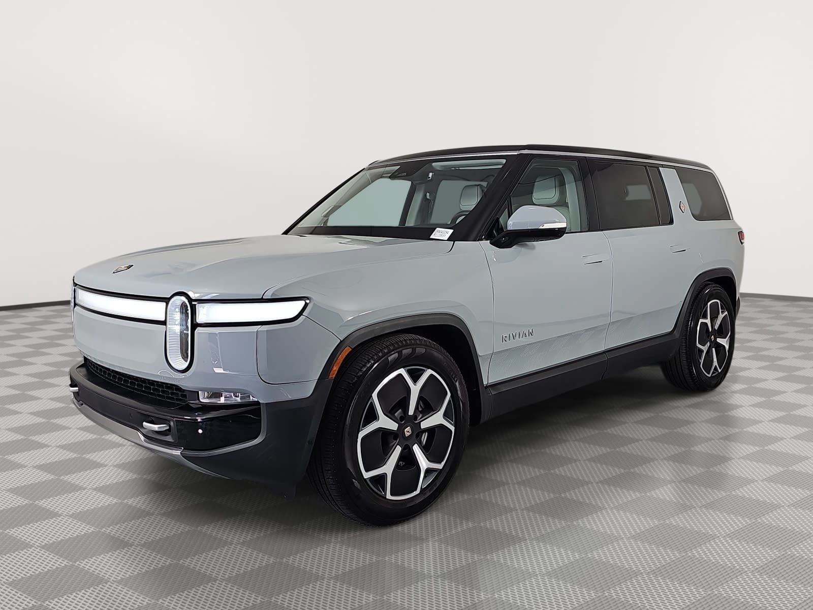 Used 2024 Rivian R1S Adventure Dual AWD/4WD image 4