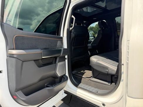 Used 2023 Ford F450 Platinum w/ FX4 Off-Road Package AWD/4WD image 25