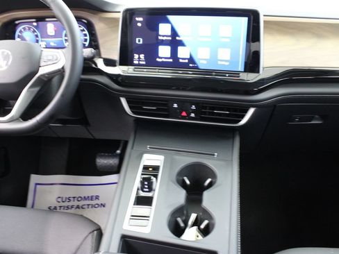 Used 2025 Volkswagen Atlas SE FWD image 21