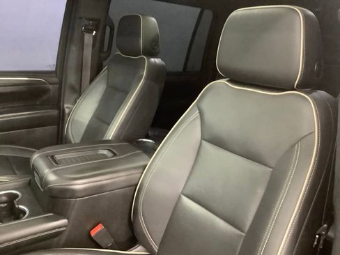 Used 2022 GMC Yukon XL SLT w/ SLT Premium Package image 13