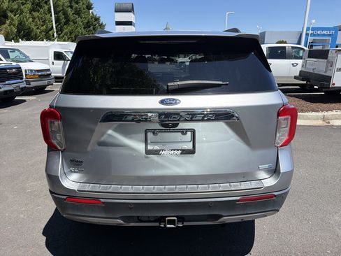 Used 2020 Ford Explorer XLT w/ Equipment Group 202A AWD/4WD image 9