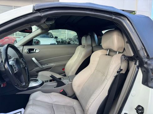 Used 2006 Nissan 350Z Touring image 12