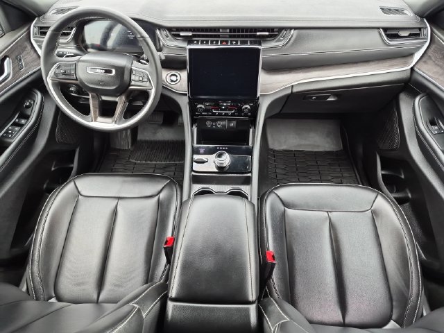 Used 2024 Jeep Grand Cherokee Limited AWD/4WD image 13