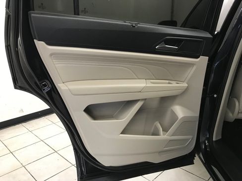 Used 2022 Volkswagen Atlas SE w/ Panoramic Sunroof Package FWD image 11
