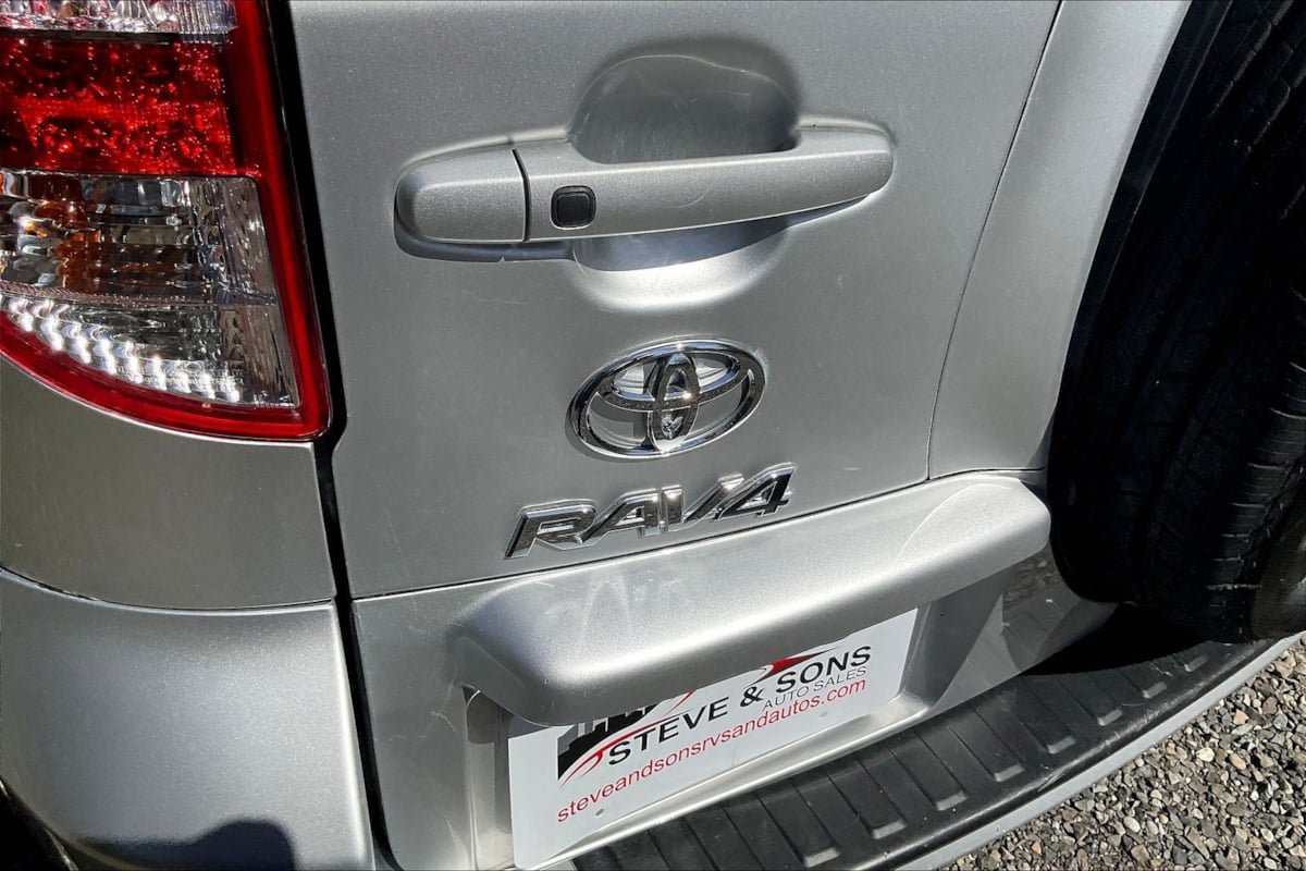Used 2011 Toyota RAV4 Limited AWD/4WD image 23