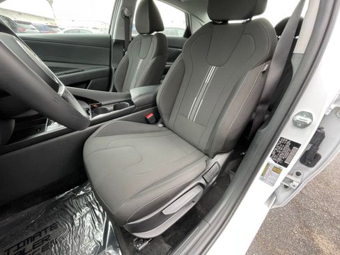 Used 2025 Hyundai Elantra SEL image 36
